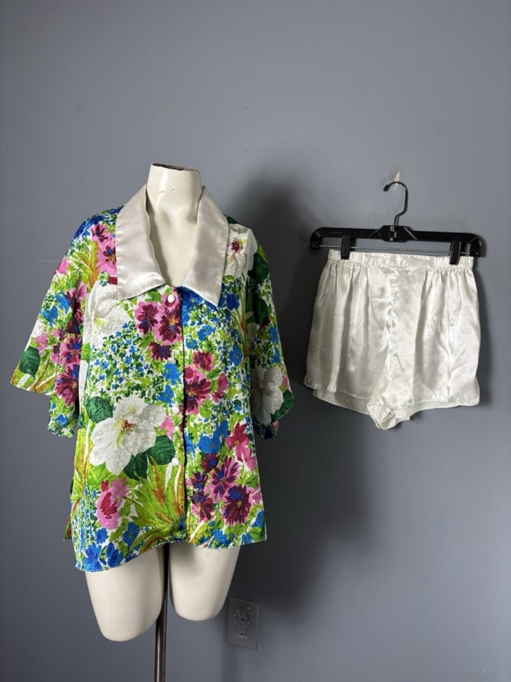 Vintage VICTORIA'S SECRET Size S Floral Pajama Set Oversized Shirt/Satin Shorts